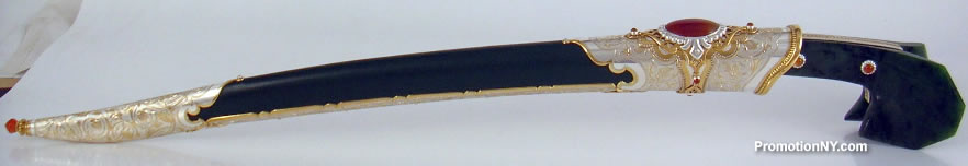 Gold weapon from Russia in NY